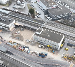 Von der Überdachung beim Post-Gebäude ist nicht mehr viel übrig. Weitere Bilder im pdf anbei und unter www.bahnhof-herisau.ch 