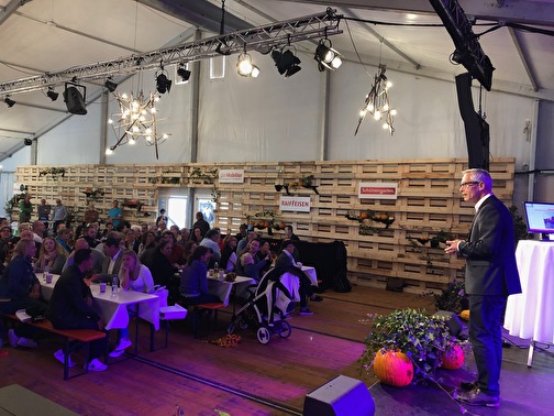 Von der Viehschau über den Gidio Hosestoss bis zum Kinderfest: Gemeindepräsident Kurt Geser schilderte den Neuzuzügern die Höhepunkte eines Herisauer Jahres.