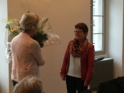 Blumen für die scheidende Präsidentin Ursula Rütsche-Fässler.