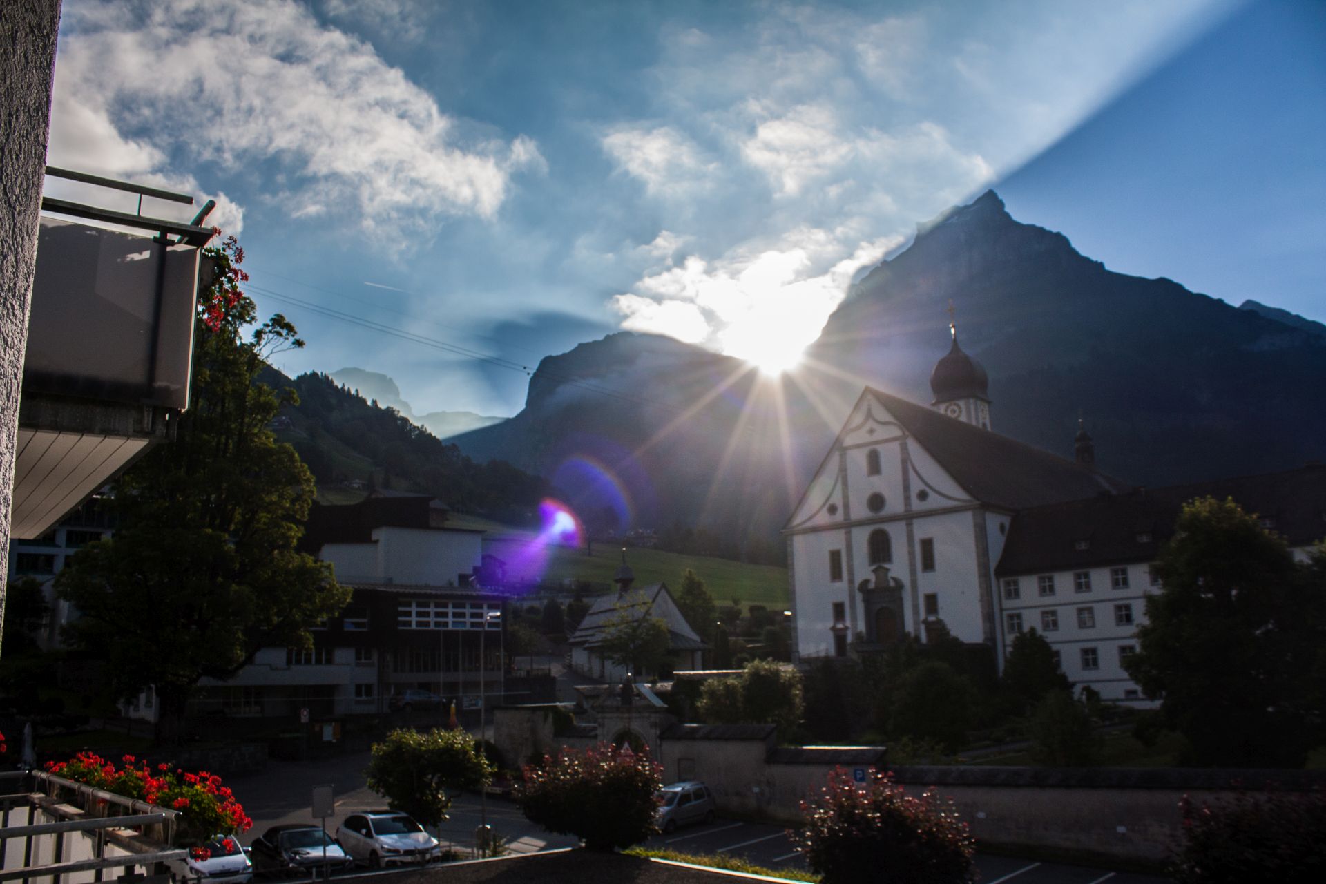 Kloster Engelberg und dahinter der Hahnen