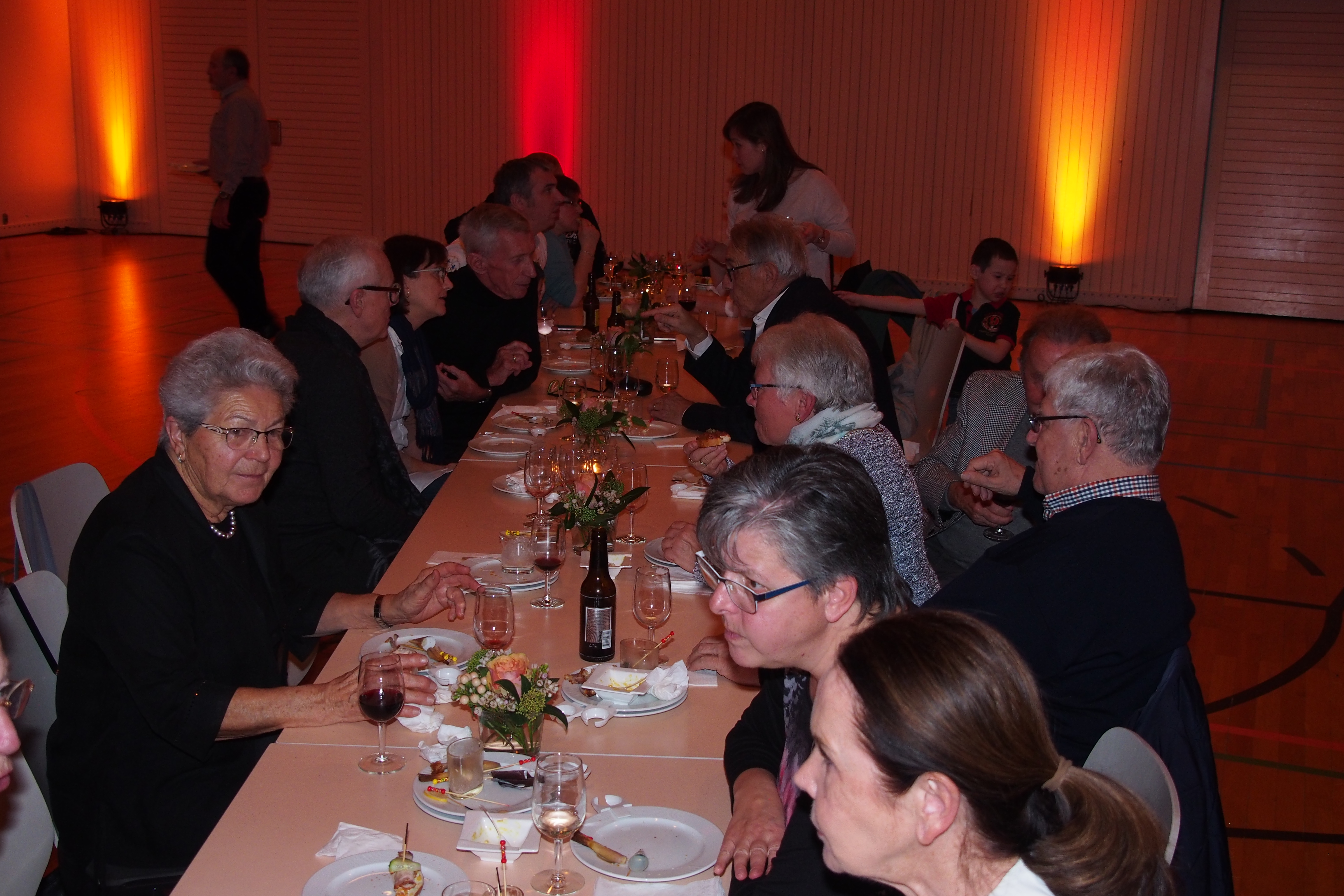 Gemütliches Beisammensein beim Apéro.