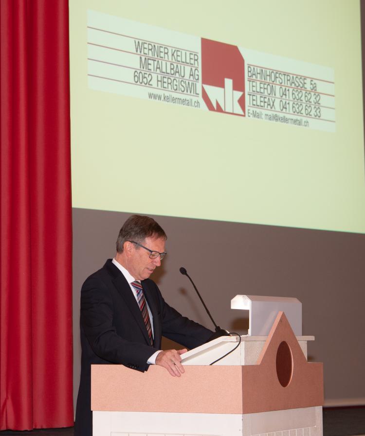 Gemeindepräsident Remo Zberg hielt die Laudatio für die Anerkennungspreisträgerin 2018, Werner Keller Metallbau AG.