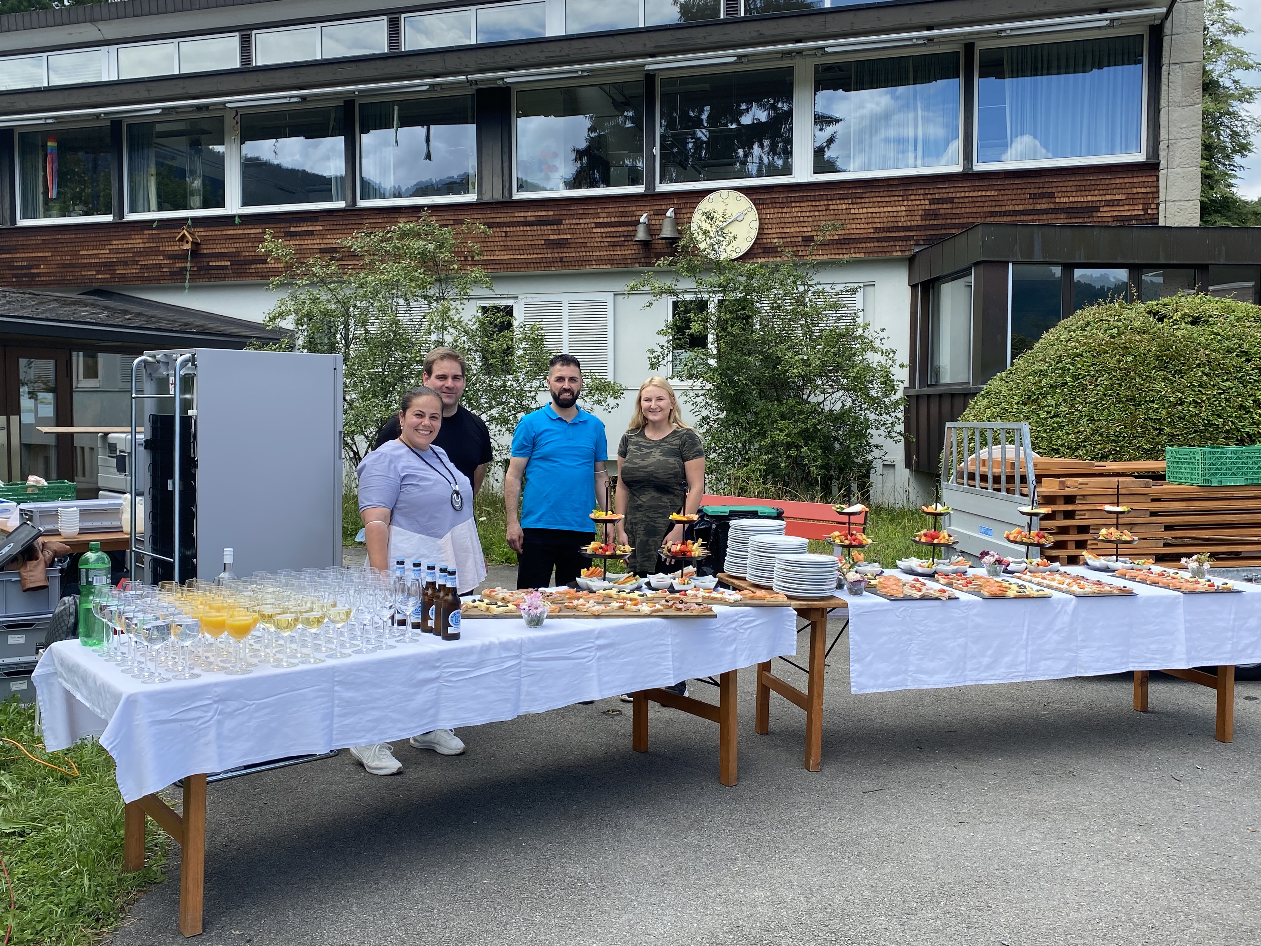 Für die Anwesenden wurde ein Apero serviert.
