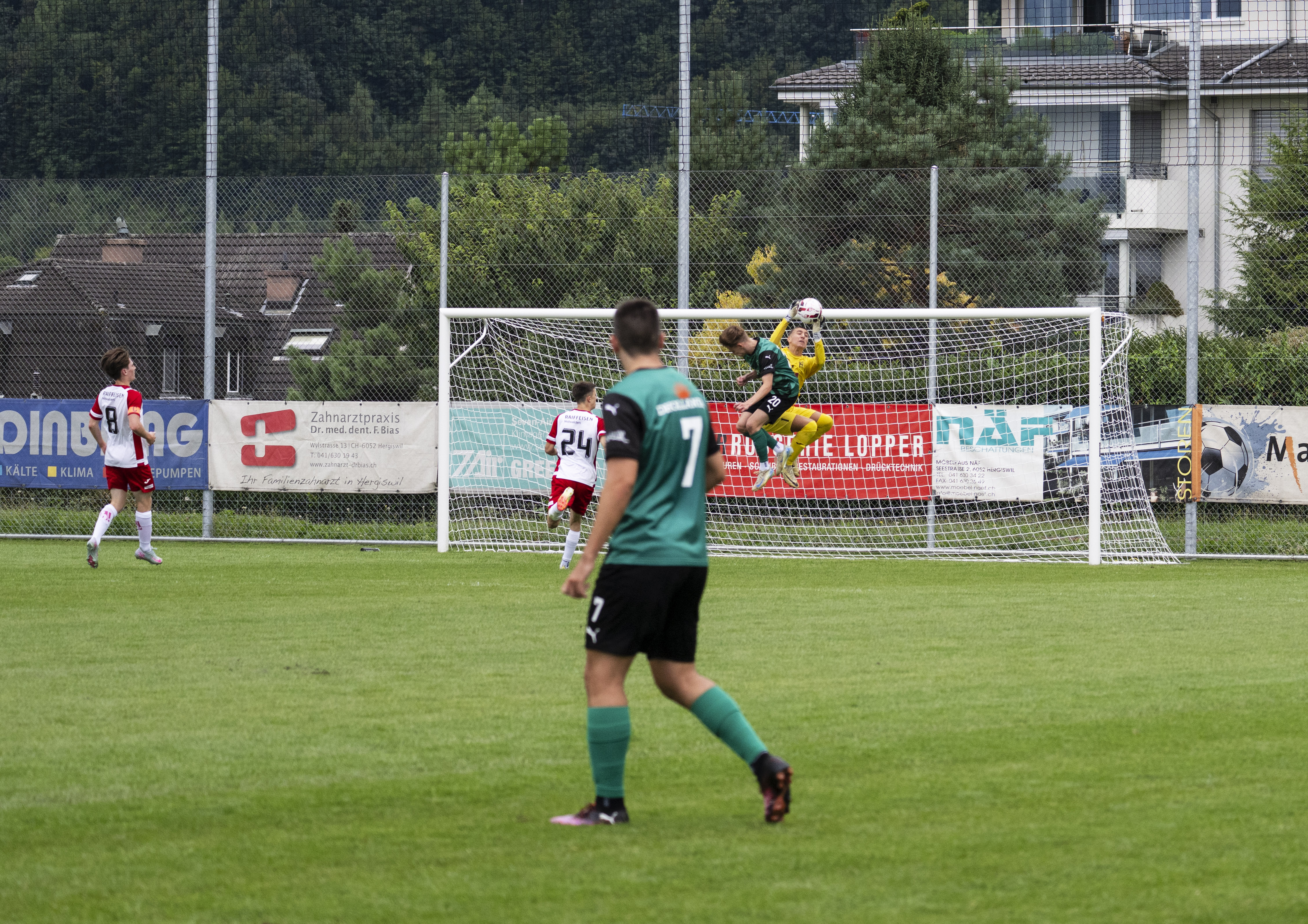 Der Sportplatz wurde mit dem Spiel FC Hergiswil vs. FC Härkingen eröffnet.