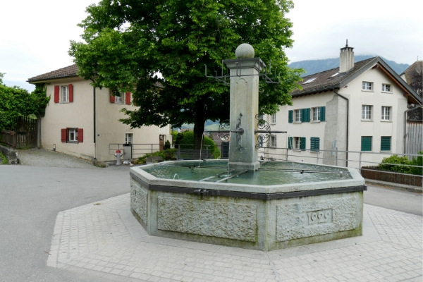 Brunnen unter der Linde