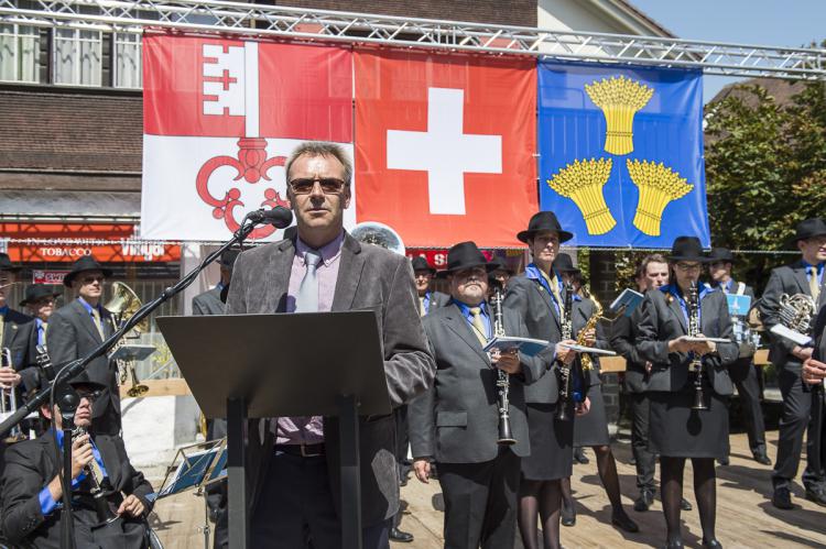 Gemeindevizepräsident Beat von Deschwanden begrüsst die Festgemeinde