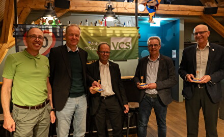 Bildlegende: von links nach rechts: Daniel Daucourt (Präsident VCS Ob- und Nidwalden), Martin Bürgi (Kantonsingenieur), Josef Hess (Regierungsrat), Beat von Deschwanden (Gemeindepräsident Kerns), Bruno Vogel (Gemeindepräsident Alpnach)