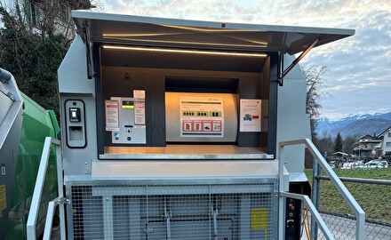 Neuer Presscontainer