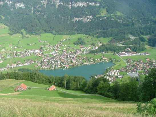 Blick auf Lungern im Sommer