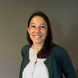 Julia Bollag