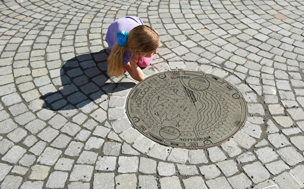 Das Hörloch beim Mühleplatz liefert akustische Impressionen (Foto: Hanspeter Dahinden, Sursee)