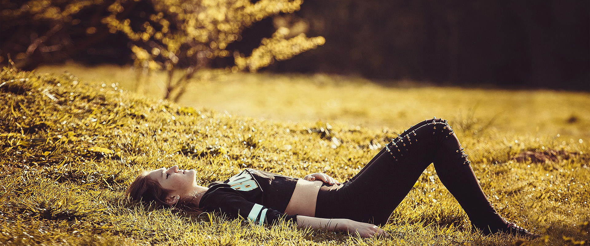 Mädchen im Grass