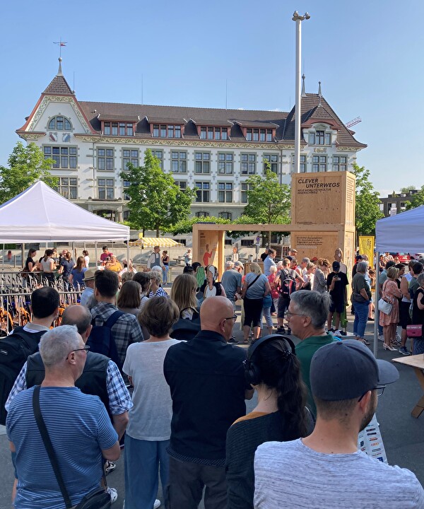 Am Samstag, 17. Juni, konnten Einwohnerinnen und Einwohner der Sursee-Plus-Gemeinden auf dem Martignyplatz einen Einkaufstrolley für 50 statt über 400 Franken kaufen. Über 300 Personen haben das Angebot genutzt.  