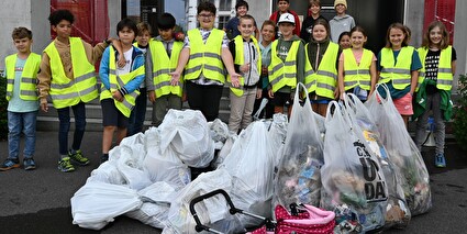 Schülerinnen und Schüler der 5. und 6. Primarklassen haben in Sursee Abfall eingesammelt.