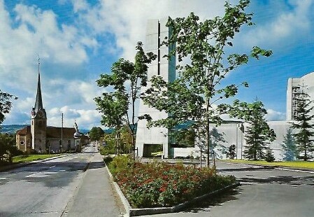 die neue und die alte Kirche