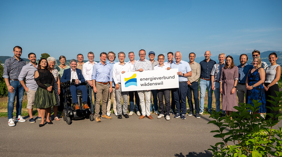 Im Verbund für den Verbund: Prominente Vertretung von Stadt Wädenswil und Energie 360° anlässlich der Gründung der Energieverbund Wädenswil AG auf der Halbinsel Au. (Foto: Anja Kutter)