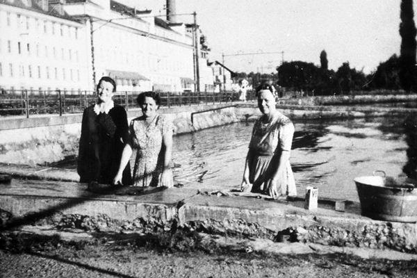 Waschende Frauen am See bei der Stärkefabrik Blattmann, um 1940.