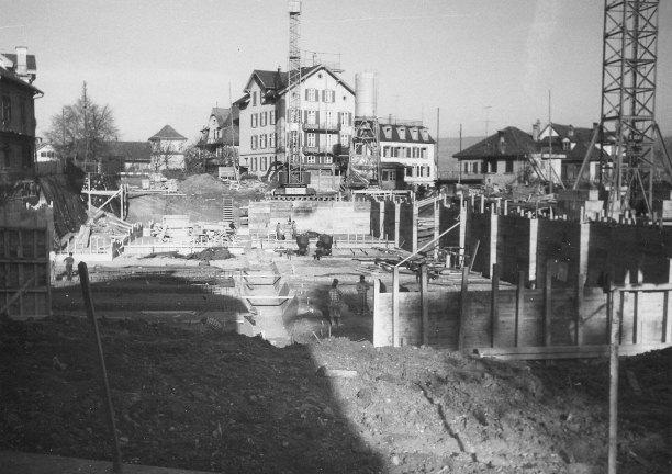 Blick von der Zugerstrasse in Richtung Floraweg. Einkaufszentrum Coop im Bau, 1970.