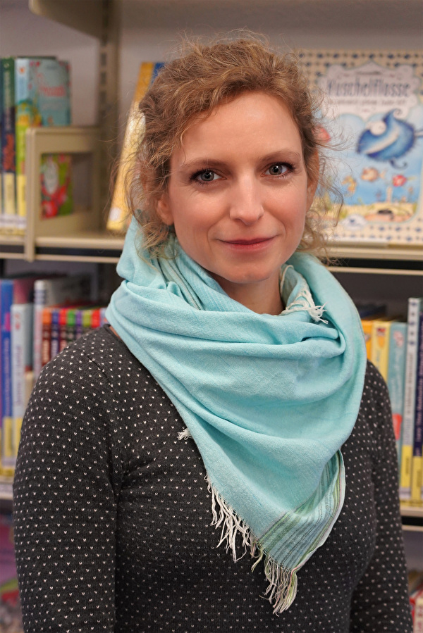 Suzanne Stotz Bibliotheksmitarbeiterin