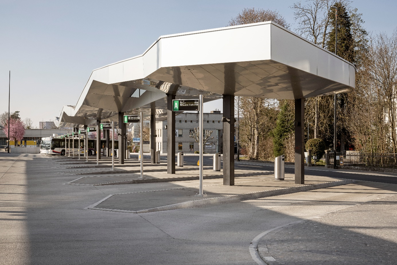 Der fertige Bushof im Frühling 2022