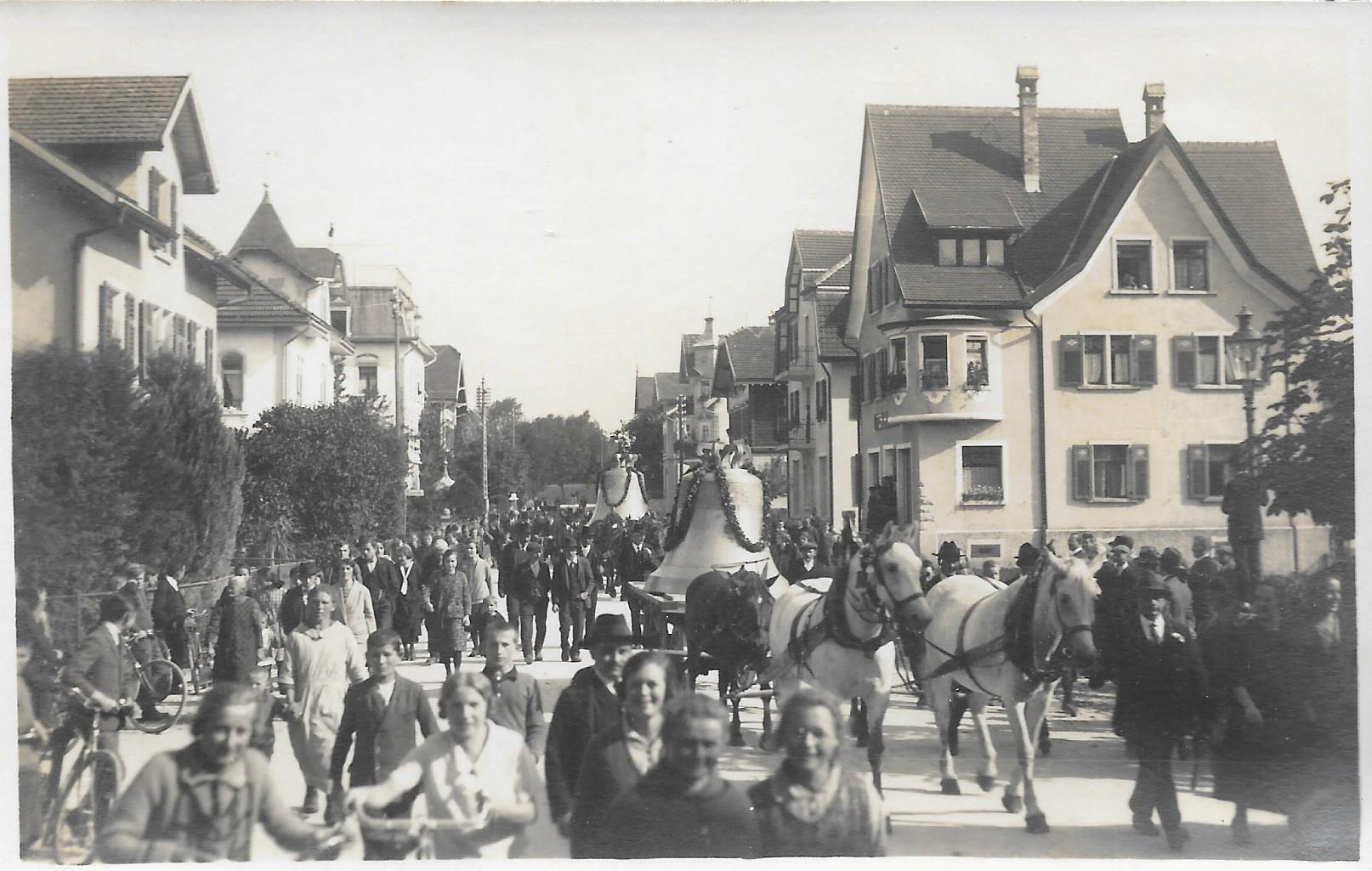 Kirchenglocken, Transport vom Bahnhof zur Kirche