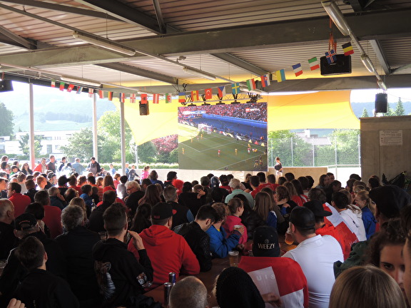 Fussball: EM Fanmeile Pavillon Heerbrugg 2016, Schweiz gegen Rumänien