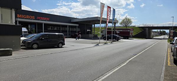 Nollenhornstrasse mit Blick auf Migros