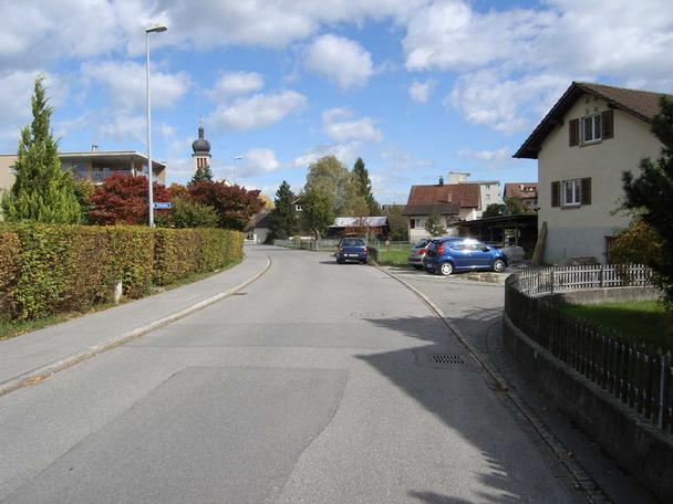 Der Kirchweg in Au.