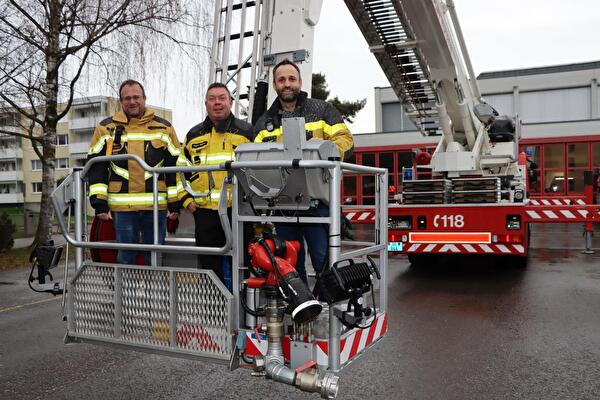 Die Feuerwehrkommandanten Markus Köppel (v.l.), Marco Köppel und Andreas Baumgartner Foto: Ralph Dietsche
