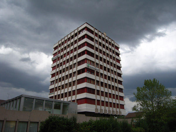 Neben der Elipse ebenfalls ein markantes Hochhaus im Zentrum von Heerbrugg