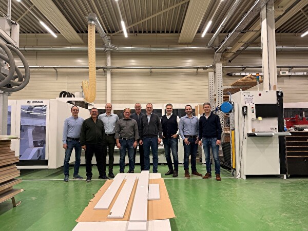 Der Gemeinderat zu Besuch bei der Zomo form AG