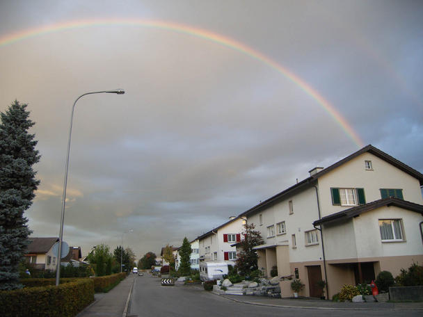 schöner Regenbogen, aufgenommen an der Emserenstrasse in Au