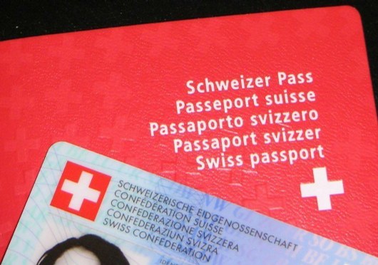 Schweizerpass und Identitätskarte