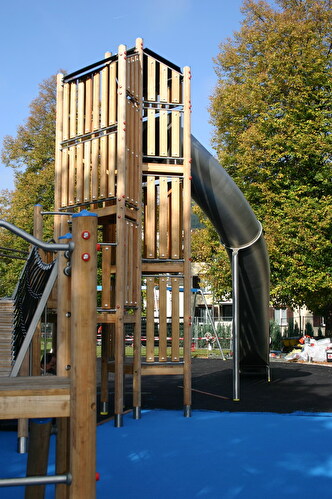 Neuer Spielturm