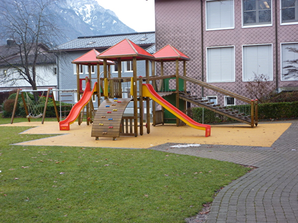 Spielplatz Primarschulhaus Dorf