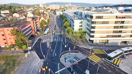 Einmündung der Bachstrasse in die Badenerstrasse.