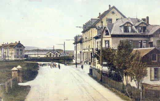 Entlang der Zürcherstrasse entstanden ab 1900 Mietskasernen für die Industriearbeiter.