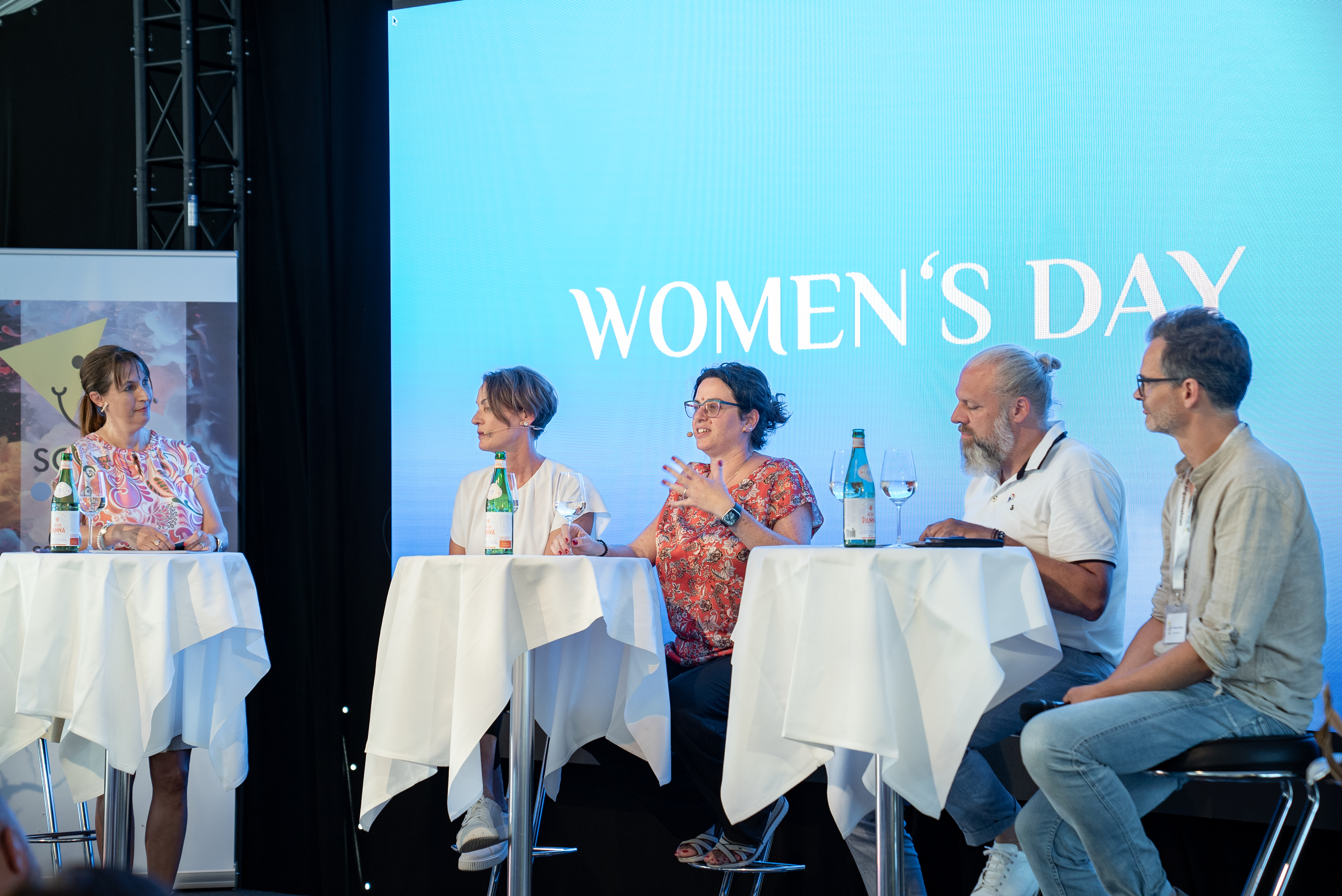 Podiumsdiskussion über "Women Skills" mit Regula Mäder, Mäder & Partner AG, Dr. Daniela Marino, Cutiss AG, Roland Meyer, REMAX Limmattal, und Romano Strebel, WeTalents AG.
