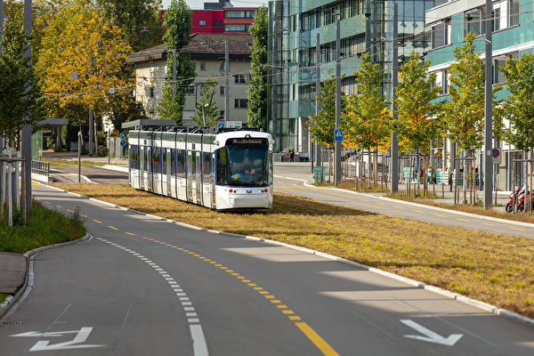 Die Limmattalbahn verbindet das Limmattal von Zürich bis Killwangen.