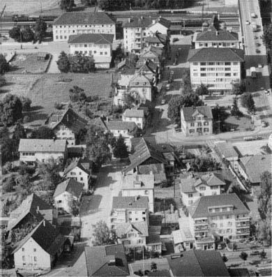 An der Uitikonerstrasse standen 1958 noch etliche alte Bauten.
