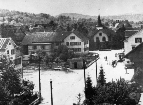 Das Zentrum mit den Gasthöfen "Lilie", "Linde" und "Alte Post" (von links) machte in den 1930er Jahren noch einen dörflichen Eindruck.