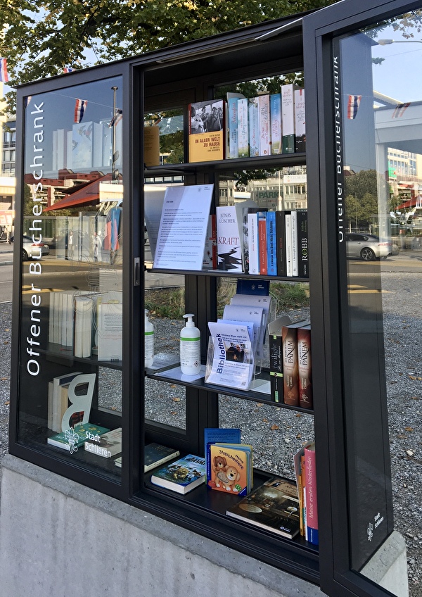 Bücherschrank