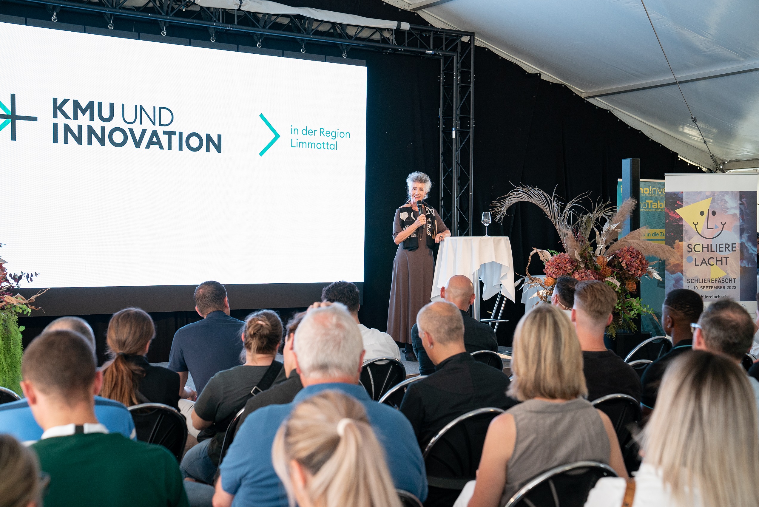 Carmen Walker Späh, Zürcher Regierungsrätin und Volkswirtschaftsdirektorin, eröffnet den Event "Vorhang auf! KMU auf der digitalen Bühne".