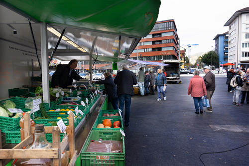 Marktstände beleben den Stadtplatz auch in Zukunft.