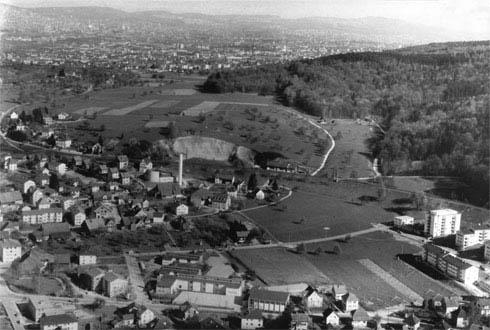 Schlieremerberg um 1960. Damals wie heute ist der "Berg" das grosse Landwirtschafts- und Naherholungsgebiet.