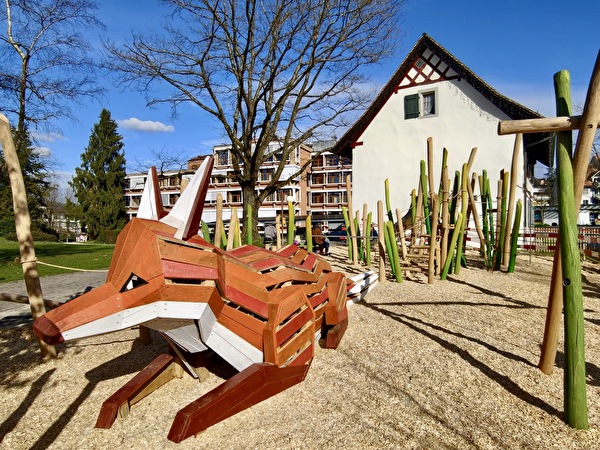 Der Kletterfuchs ist das Highlight des Spielplatzes Altes Schulhaus