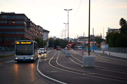 Der Verkehr wird über die neue Badenerstrasse geführt.