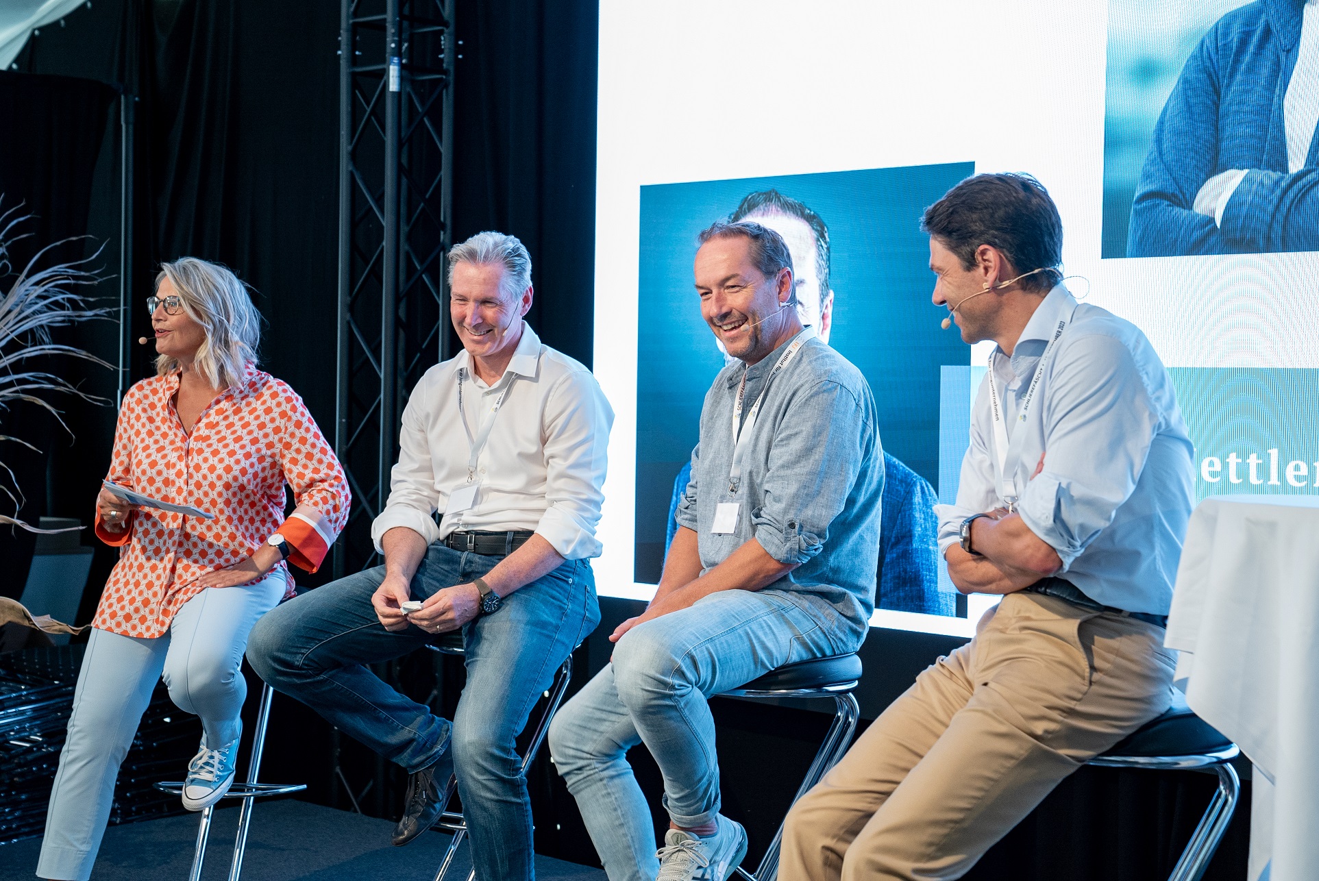 Stefan Brupbacher, Direktor des Branchenverbands Swissmem, tauscht sich mit Michel Keel, Sony Schweiz und Österreich, und Markus Mettler, Halter Unternehmungen, über  wirtschaftliche Herausforderungen aus.