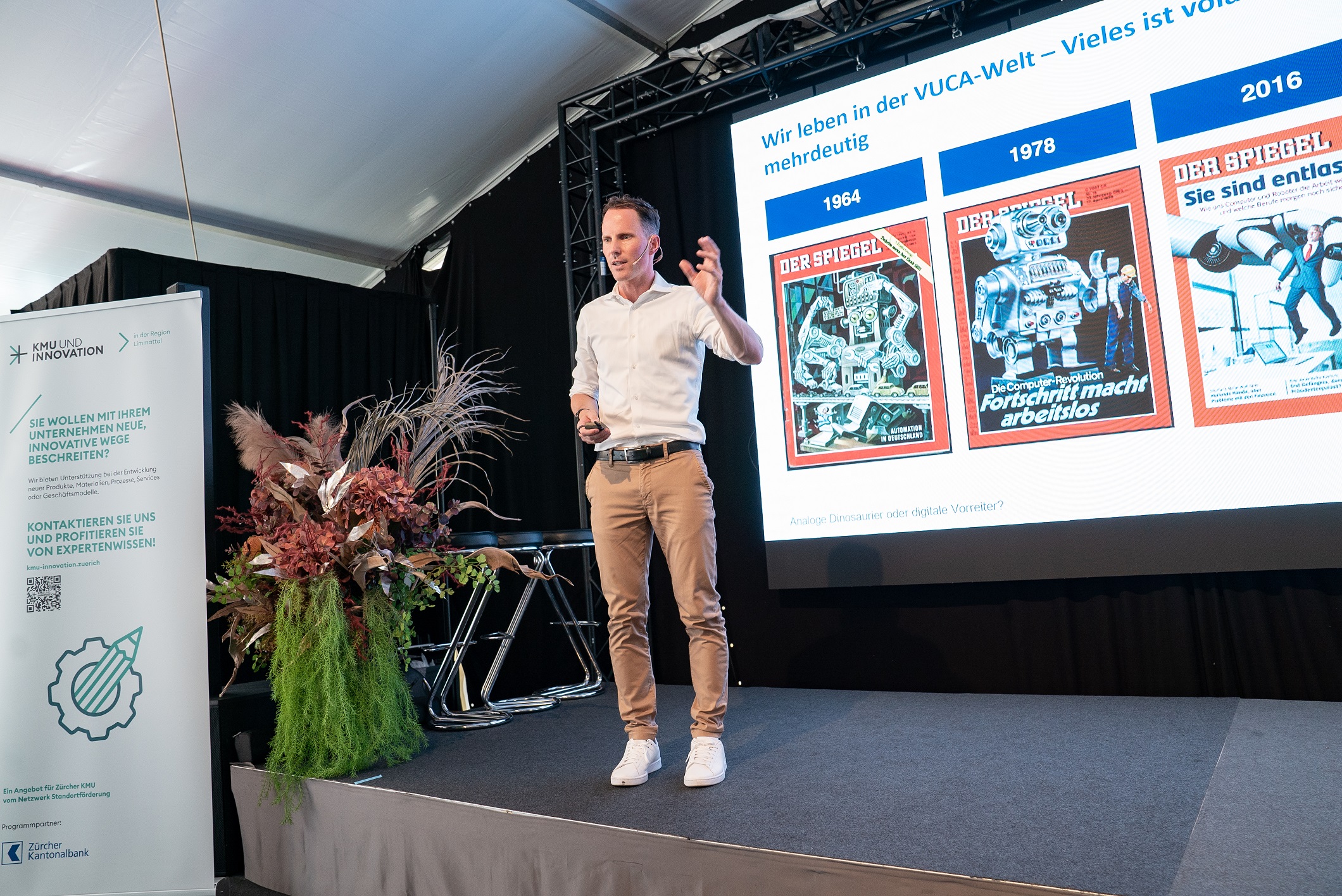Input-Referat von Sven Ruoss, Studiengangsleiter CAS Digital Leadership an der HWZ, über "KMU in der Schweiz – analoge Dinosaurier oder digitale Vorreiter?"