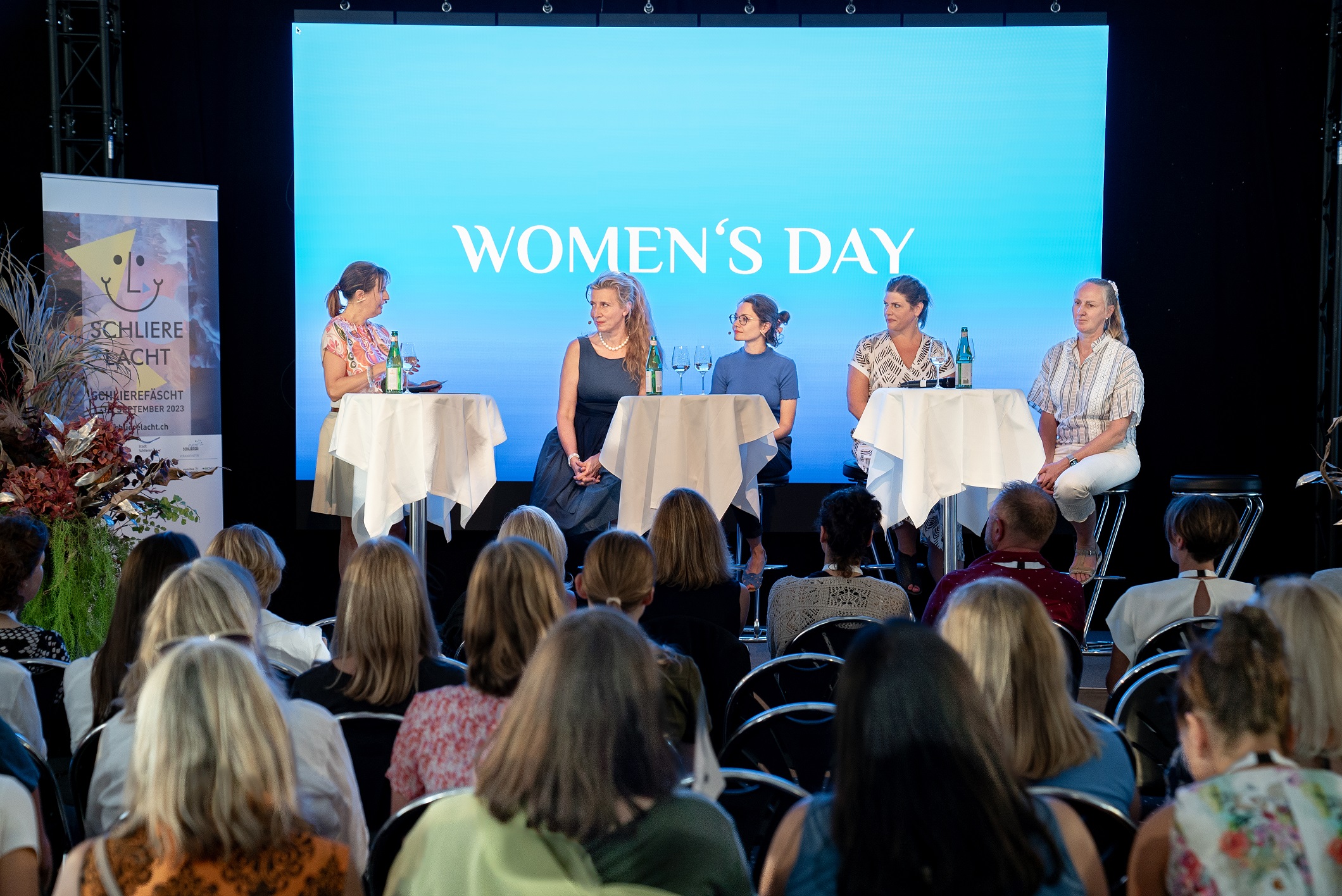 Podiumsdiskussion über "Women in Tech" mit Riccarda Mecklenburg, Verband Frauenunternehmen und Gründerin #herHack, Elisa Marti, ICT-Berufsbildung Schweiz, Dr. Cecilia Mondelli, Sulzer, und Dr. Isabella Jung Ewert, Lumentum.